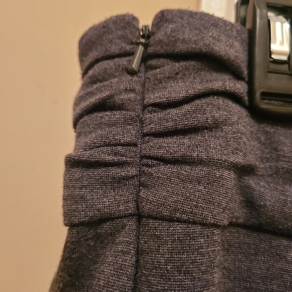 BCBGMaxazria Womens Gray Pleated  Pencil Skirt Side Zip Jersey Material Size L - Picture 5 of 5